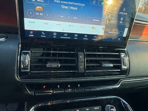 Used 2022 Lincoln Navigator Reserve image 21