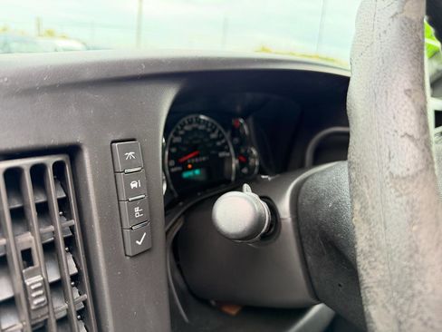 Used 2014 Chevrolet Express 2500 RWD image 21