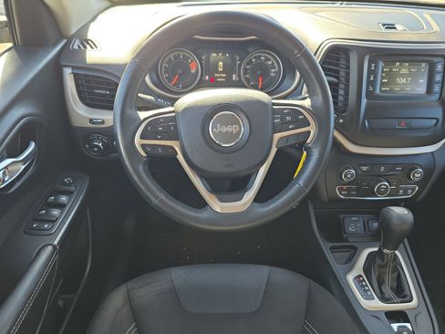 Used 2016 Jeep Cherokee Latitude w/ Cold Weather Group image 15