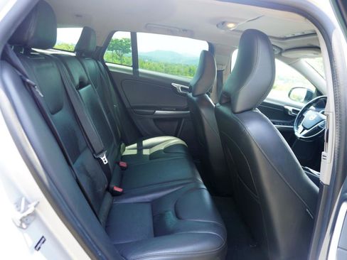 Used 2018 Volvo V60 T5 Cross Country w/ Convenience Package AWD/4WD image 21