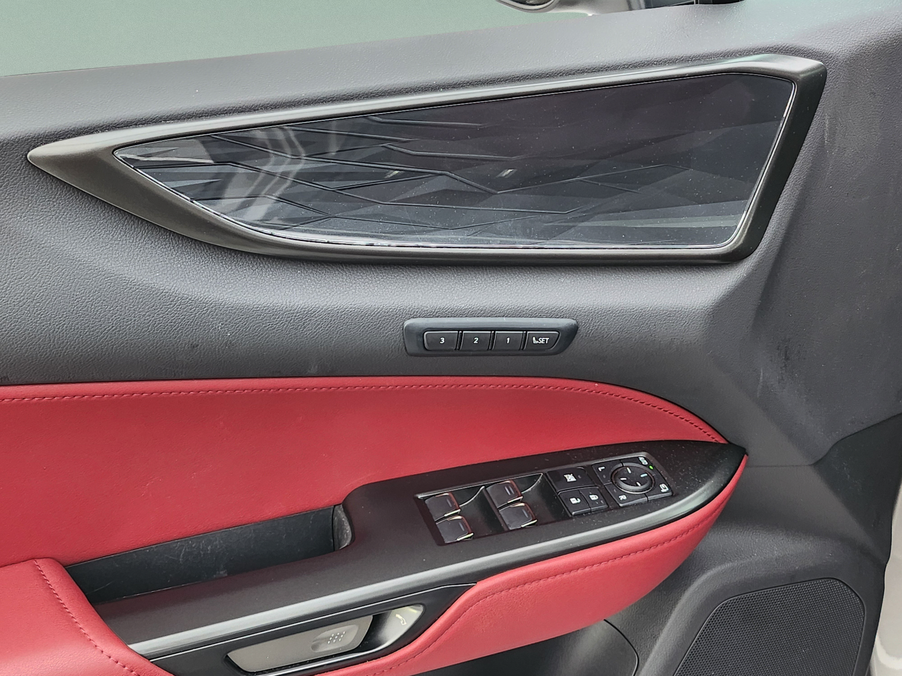 Used 2025 Lexus NX 250 FWD w/ Accessory Package (2T) image 8