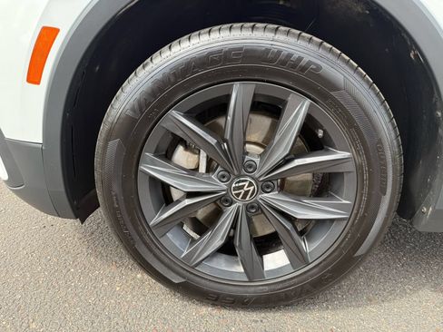 Used 2024 Volkswagen Tiguan SE AWD/4WD image 10