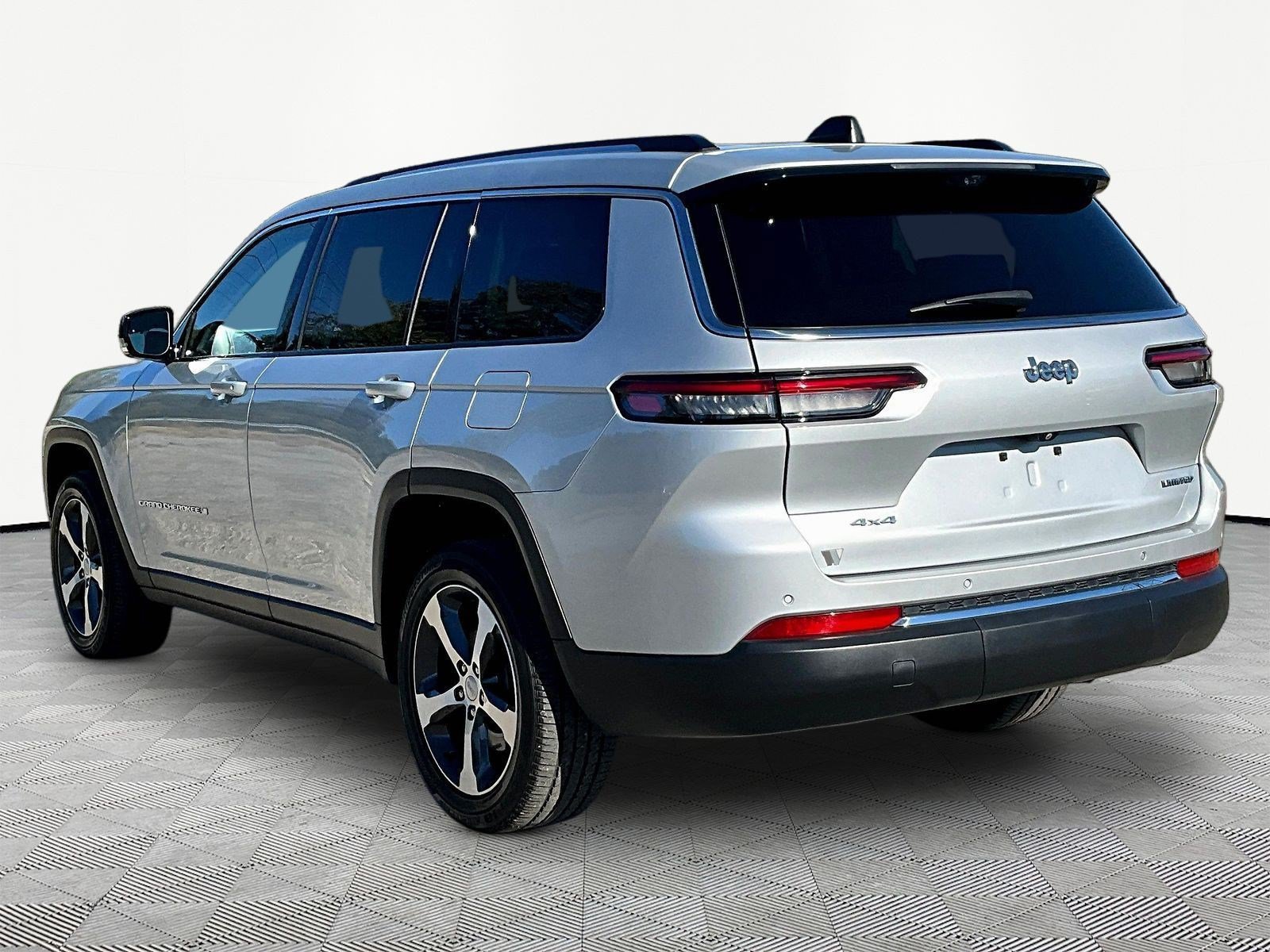 Used 2023 Jeep Grand Cherokee L Limited w/ Luxury Tech Group II AWD/4WD image 12