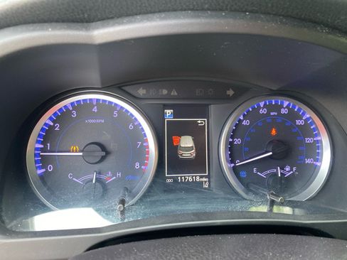 Used 2019 Toyota Highlander LE AWD/4WD image 12
