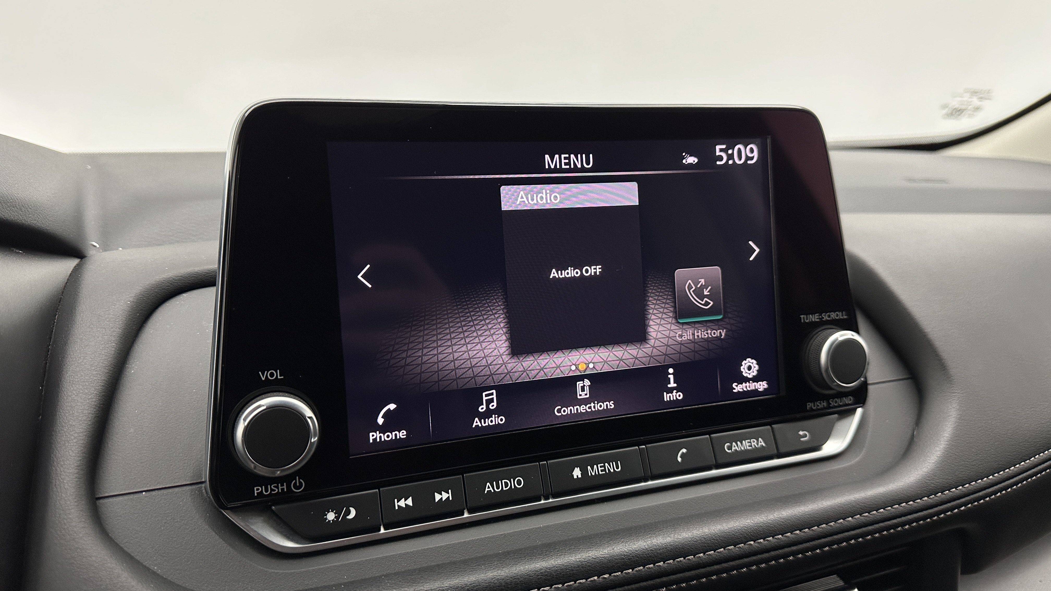 Used 2025 Nissan Rogue SV AWD/4WD image 17