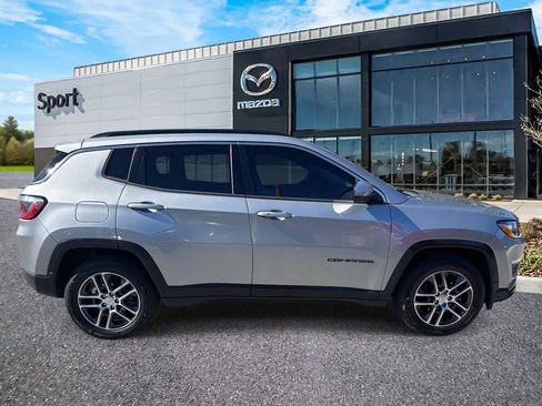 Used 2020 Jeep Compass Latitude image 2