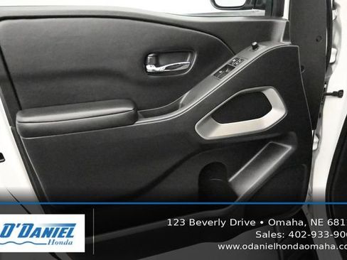 Used 2025 Nissan Frontier SV w/ SV Convenience Package AWD/4WD image 23