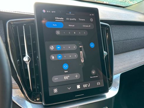 Certified 2025 Volvo XC90 B5 Core w/ Protection Package Premier image 12