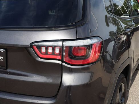 Used 2018 Jeep Compass Latitude w/ Popular Equipment Group FWD image 27