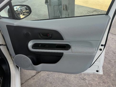 Used 2012 Toyota Prius C One FWD image 21
