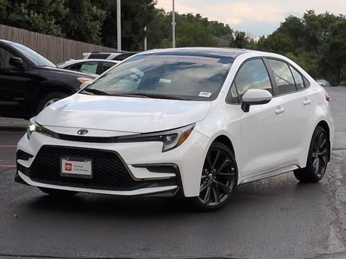 Used 2025 Toyota Corolla XSE FWD image 2