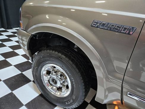 Used 2004 Ford Excursion Limited image 4