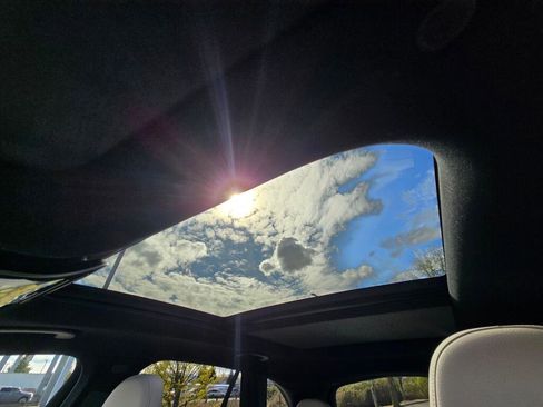 Used 2024 Mercedes-Benz GLC 300 4MATIC w/ Driver Assistance Package image 45