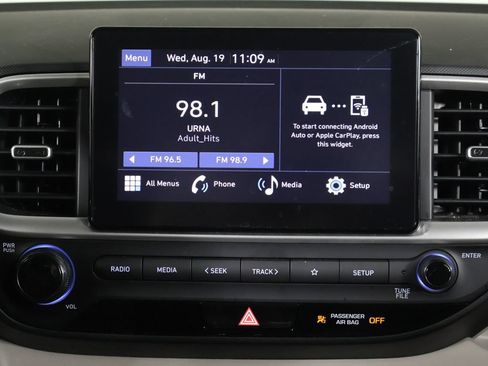 Certified 2024 Hyundai Venue SEL FWD image 39