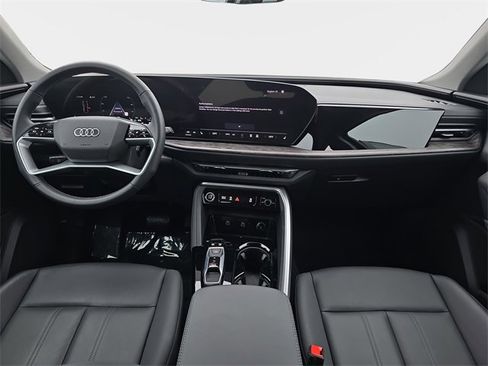 Used 2025 Audi Q5 Premium w/ Convenience Package image 10