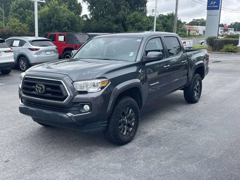 Used 2020 Toyota Tacoma SR5 RWD image 3