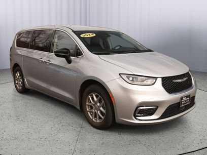 Used 2024 Chrysler Pacifica Touring-L