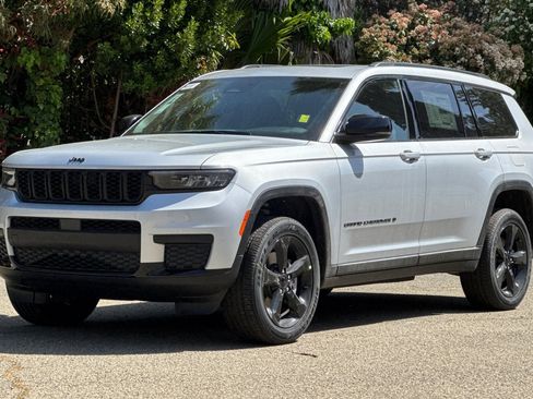 Certified 2025 Jeep Grand Cherokee L Altitude image 7