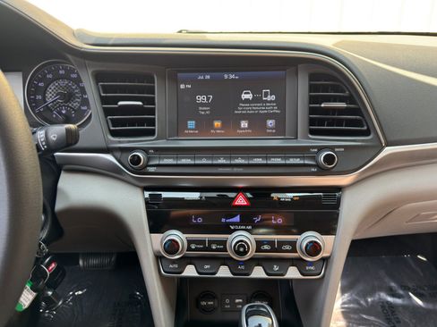 Used 2020 Hyundai Elantra SEL FWD image 21