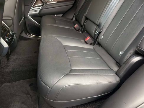 Used 2025 Land Rover Range Rover SE AWD/4WD image 13