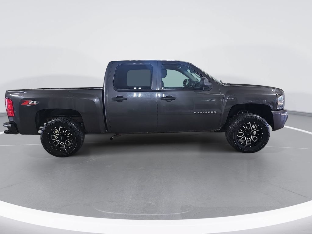 Used 2011 Chevrolet Silverado 1500 LT w/ All-Star Edition RWD image 2