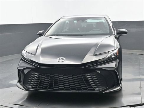 Used 2025 Toyota Camry SE w/ Convenience Package image 19