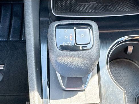 Used 2024 Nissan Rogue SL FWD image 17