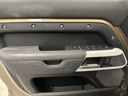 Used 2020 Land Rover Defender 110 SE image 16