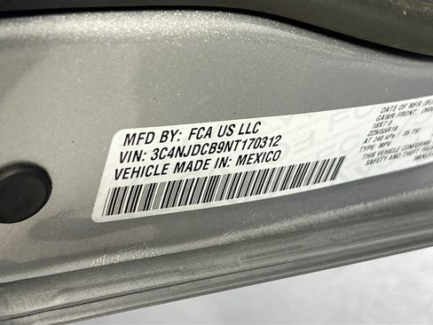 Used 2022 Jeep Compass Limited w/ Sun and Sound Group AWD/4WD image 31