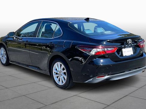 Used 2022 Toyota Camry LE image 12