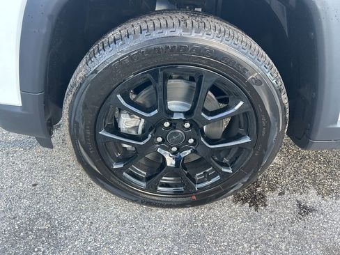 New 2025 Jeep Compass Latitude w/ Sun & Sound Group image 18