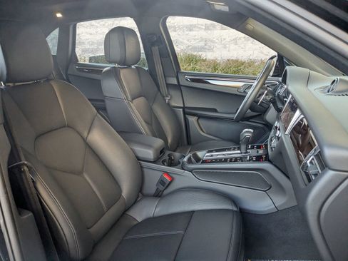Certified 2025 Porsche Macan AWD/4WD image 26