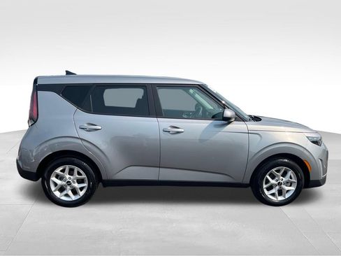 Used 2025 Kia Soul LX w/ LX Technology Package FWD image 6
