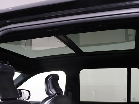 Used 2022 Jeep Grand Cherokee Overland w/ Luxury Tech Group IV image 21