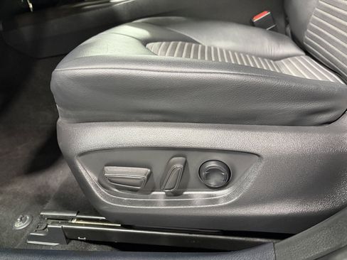 Used 2022 Toyota Camry SE FWD image 12