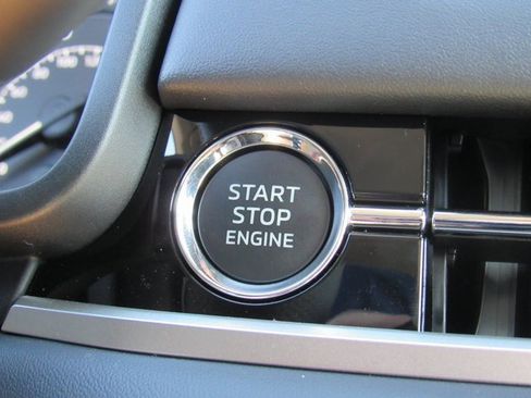 New 2025 Mitsubishi Outlander SE image 17