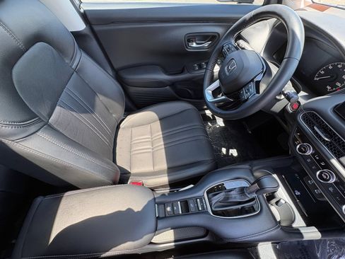 Certified 2026 Honda HR-V EX-L image 33