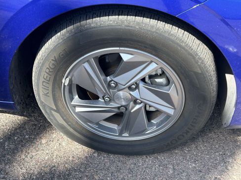 Used 2024 Hyundai Elantra SE FWD image 8