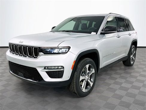 New 2025 Jeep Grand Cherokee Limited w/ Luxury Tech Group II image 22