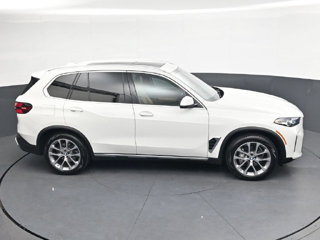 Certified 2024 BMW X5 xDrive40i w/ Parking Assistance Package AWD/4WD image 25