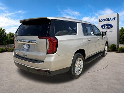 Used 2022 GMC Yukon XL SLT w/ SLT Premium Package AWD/4WD image 7