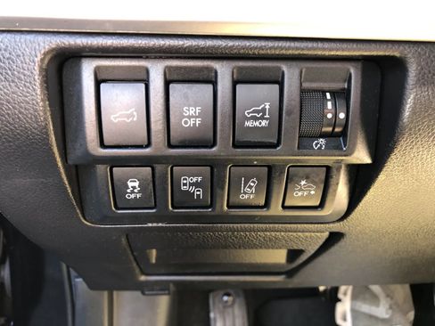 Used 2017 Subaru Outback 2.5i Limited AWD/4WD image 36