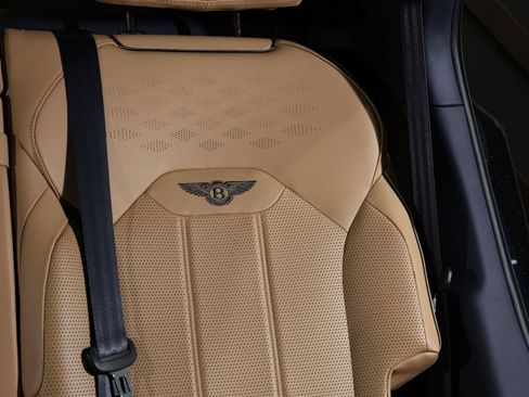 Used 2023 Bentley Bentayga Extended Wheelbase AWD/4WD image 44