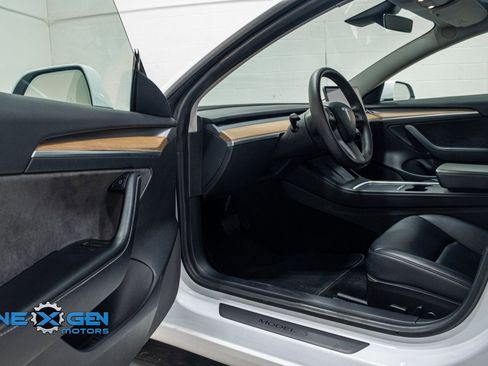 Used 2021 Tesla Model 3 Standard Range Plus image 9