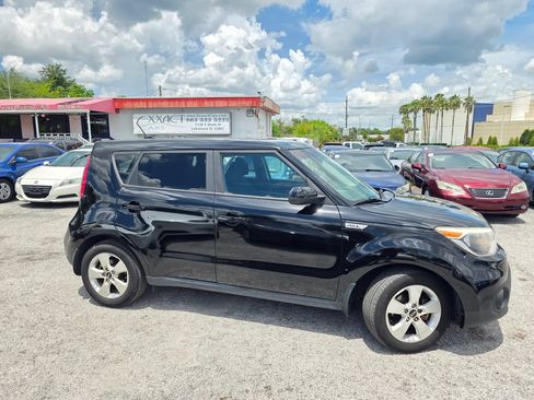 Used 2017 Kia Soul FWD image 7