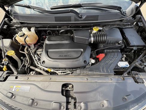 Used 2023 Chrysler Voyager LX FWD image 13