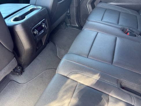 Used 2025 Chevrolet Suburban Z71 image 20