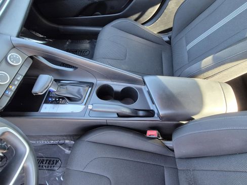 Certified 2021 Hyundai Elantra SE FWD image 19