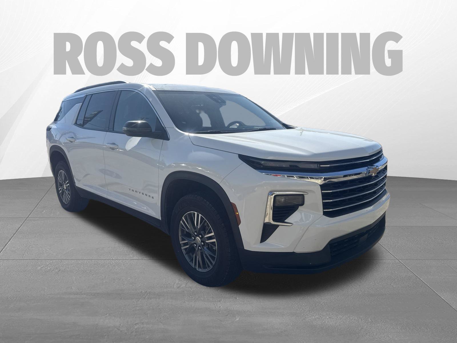 Used 2025 Chevrolet Traverse LT FWD image 3
