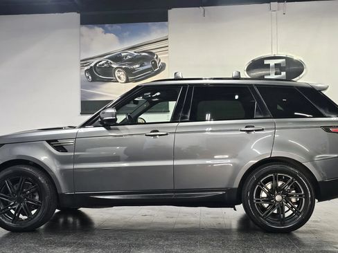 Used 2017 Land Rover Range Rover Sport SE AWD/4WD image 4